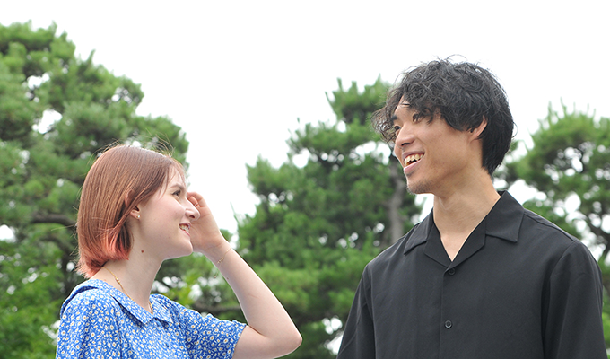 (Right) Xuande and (left) Amandine stand facing each other